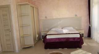 Гостиница  «Слава» Джубга Двухместный номер Делюкс с 1 кроватью + дополнительная кровать-1