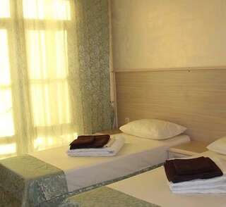Гостиница  «Слава» Джубга Стандартный двухместный номер с 2 отдельными кроватями-3